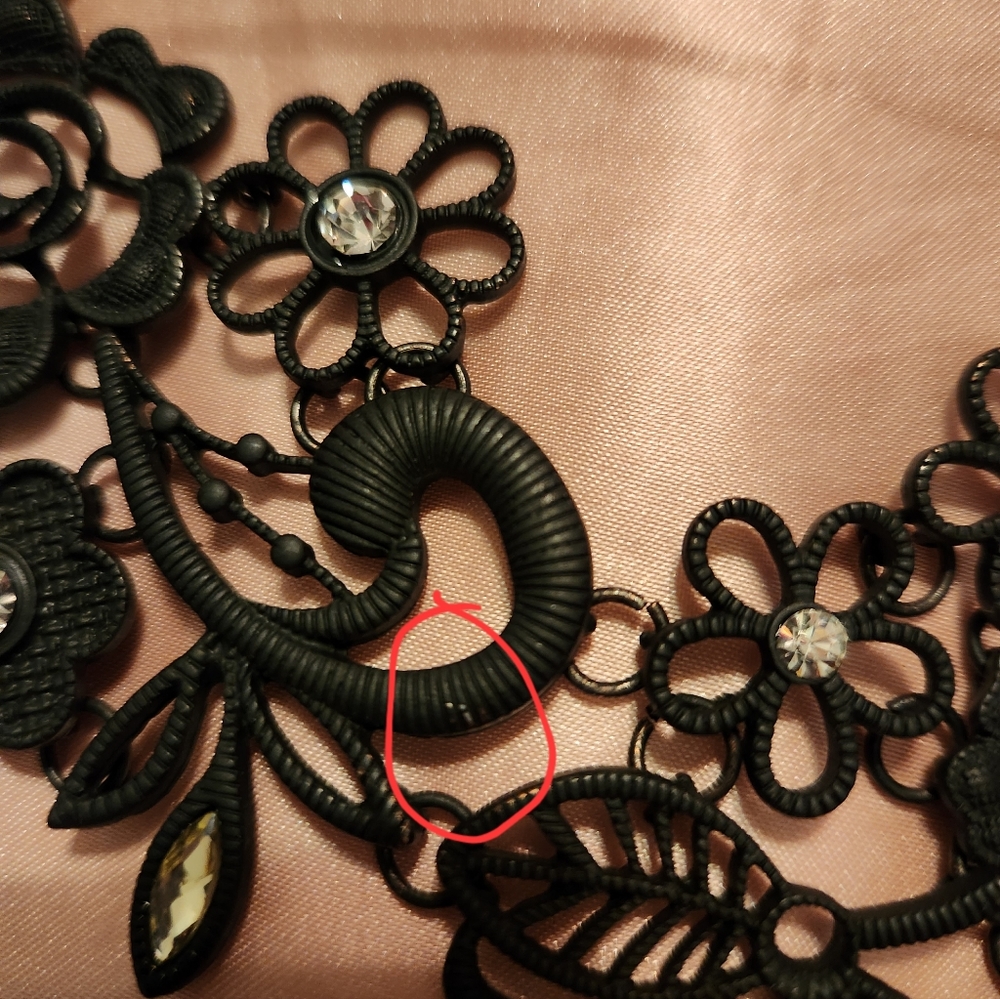 Nwt statement necklace - Picture 3 of 7